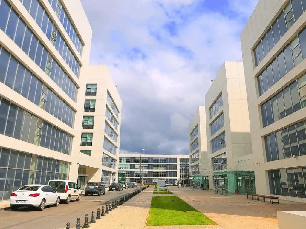 İstanbul Medipol Üniversitesi - 1