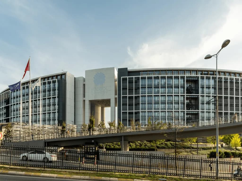 İstanbul Medipol Üniversitesi - 2